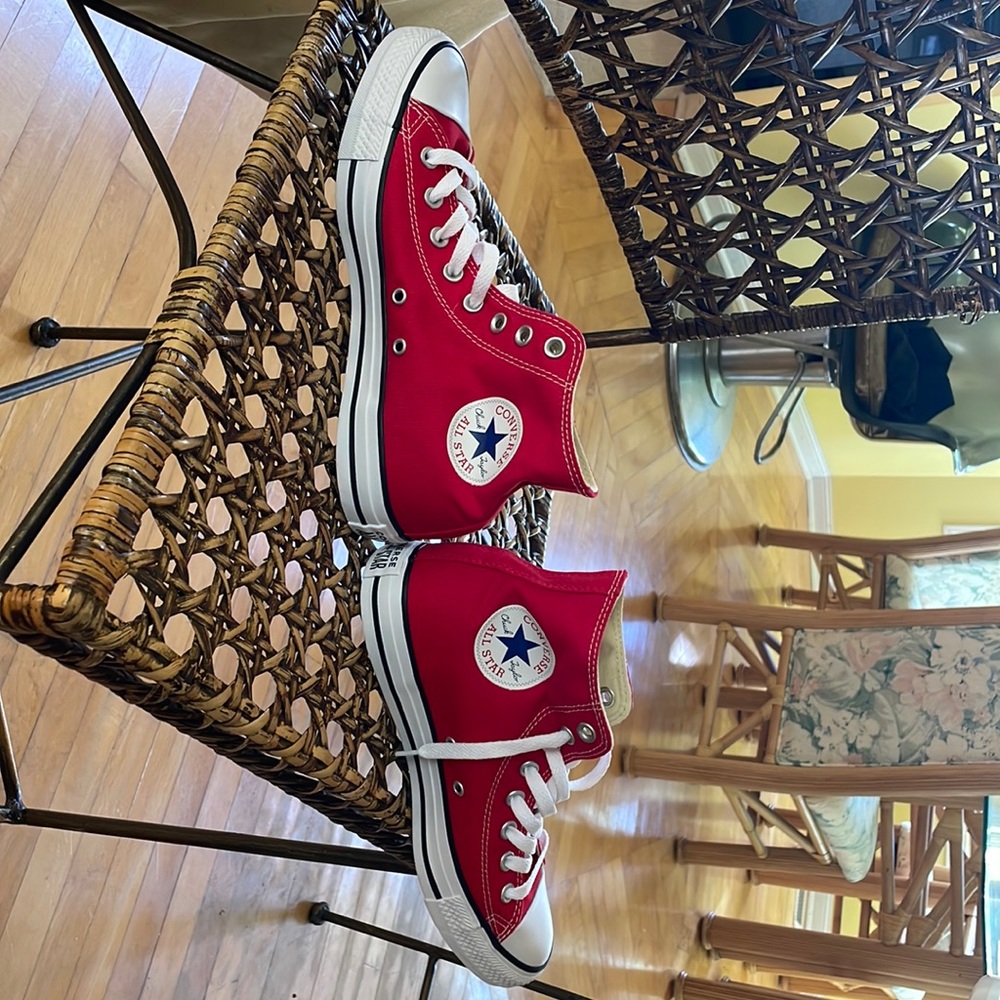Converse chuck taylor red size 7 mens/ 9 womens. Brand new never worn